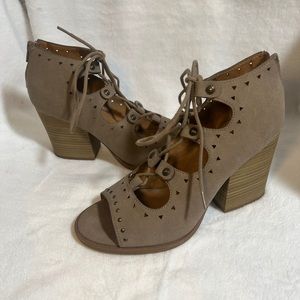 BKE Sole Siren Beige Heels